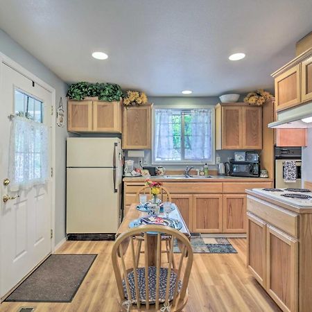 Cozy Cottage On Flower Farm With Baker Creek Views! マクミンヴィル エクステリア 写真