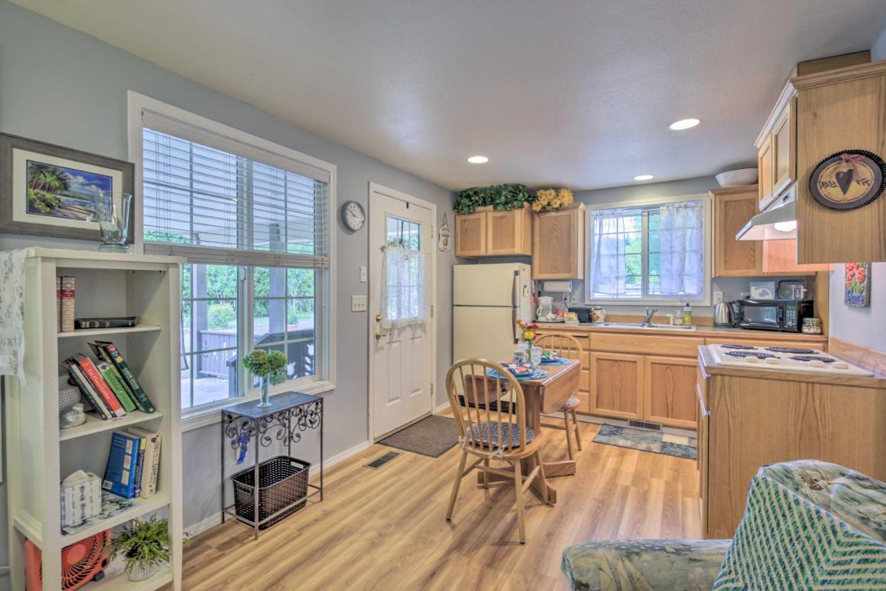 Cozy Cottage On Flower Farm With Baker Creek Views! マクミンヴィル エクステリア 写真